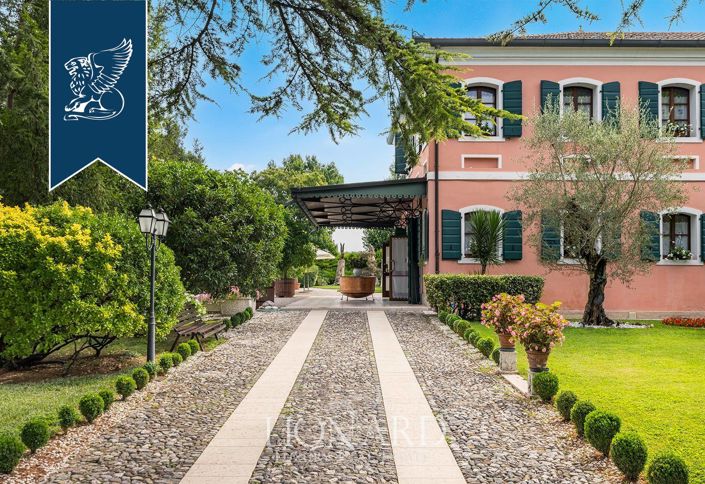 Image No.15-7 Bed Villa for sale