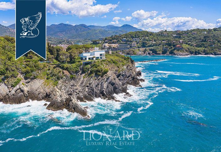 Image No.2-9 Bed Villa for sale