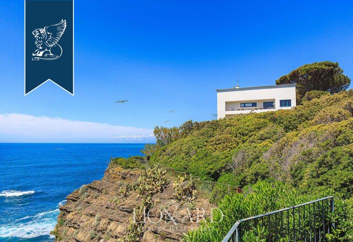 Image No.5-9 Bed Villa for sale