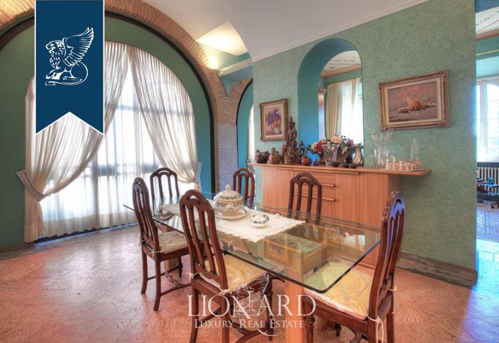 Image No.32-11 Bed Villa for sale