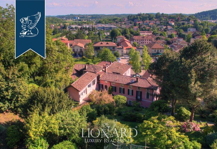 Image No.50-11 Bed Villa for sale