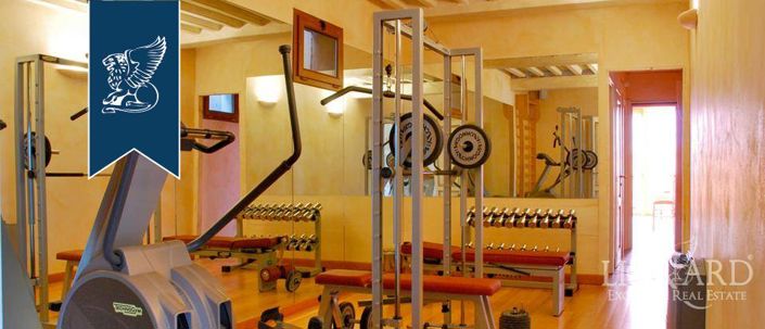 Image No.17-16 Bed Villa for sale