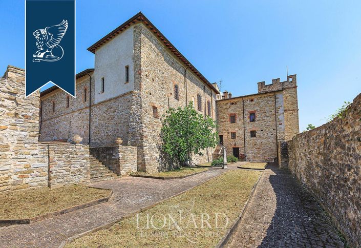 Image No.18-8 Bed Property for sale