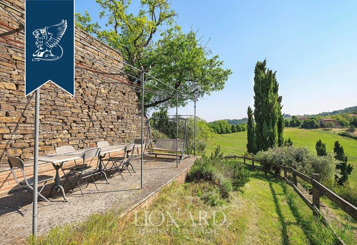 Image No.19-8 Bed Property for sale