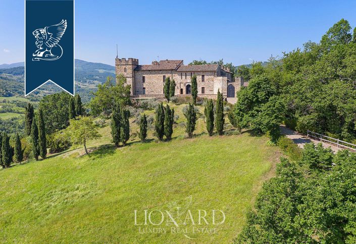 Image No.2-8 Bed Property for sale