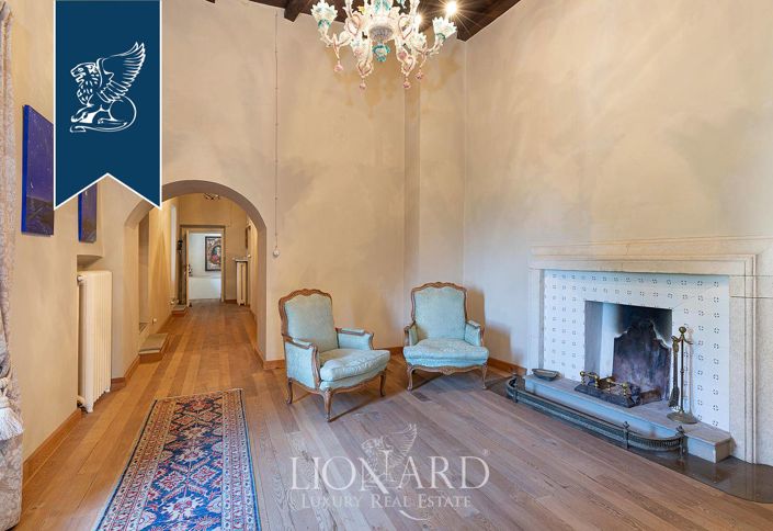 Image No.22-8 Bed Property for sale