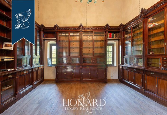 Image No.25-8 Bed Property for sale