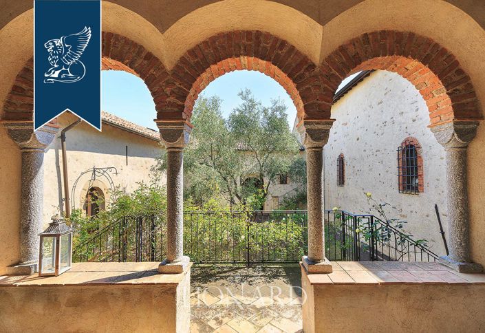 Image No.34-8 Bed Property for sale