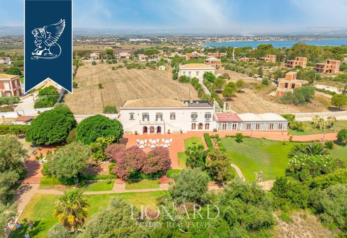 Image No.10-12 Bed Villa for sale