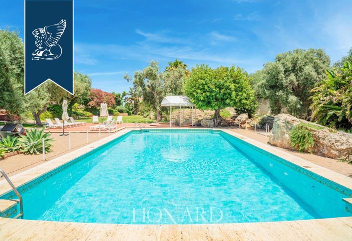 Image No.6-12 Bed Villa for sale