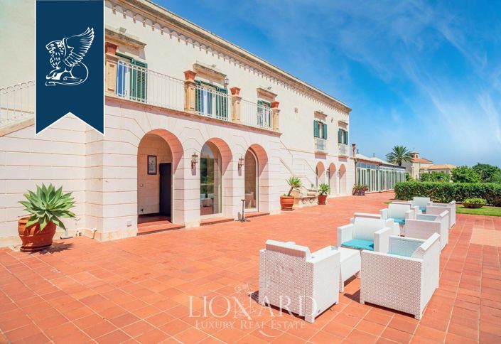 Image No.7-12 Bed Villa for sale