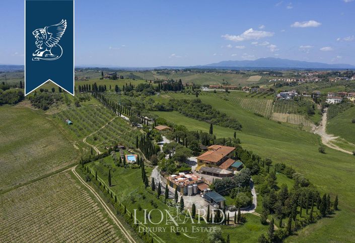 Image No.7-9 Bed Farmhouse for sale