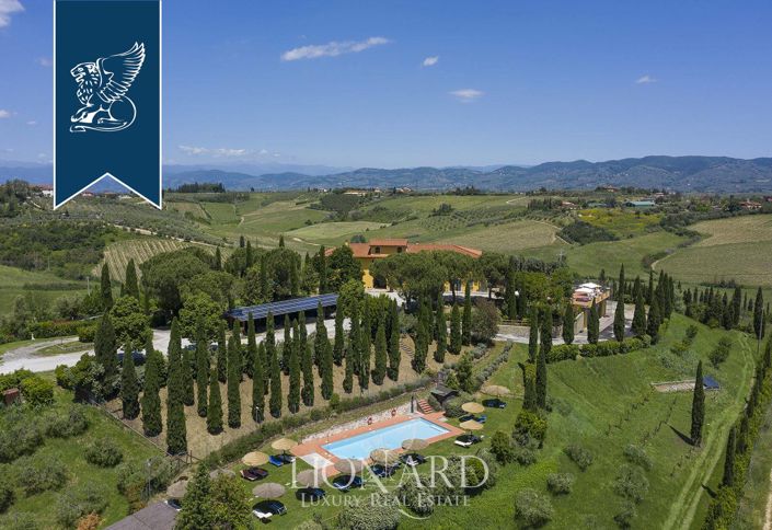 Image No.8-9 Bed Farmhouse for sale