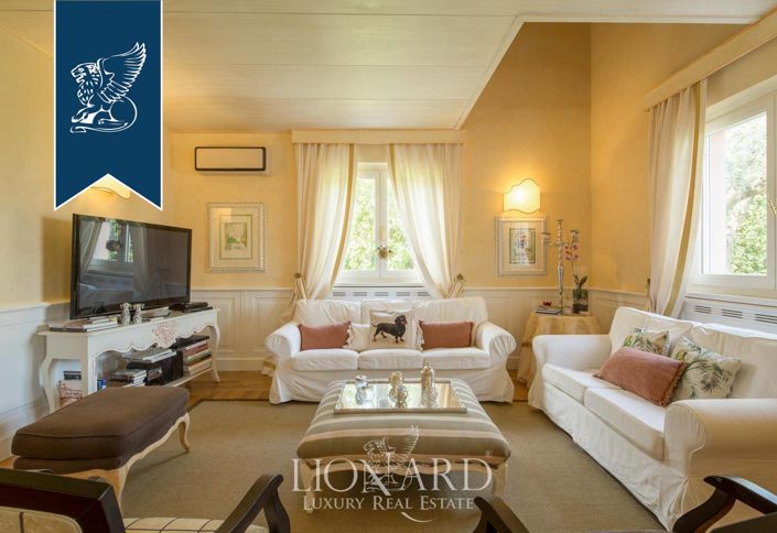 Image No.12-10 Bed Villa for sale