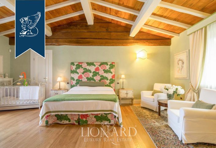 Image No.18-10 Bed Villa for sale