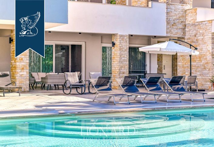 Image No.8-5 Bed Villa for sale