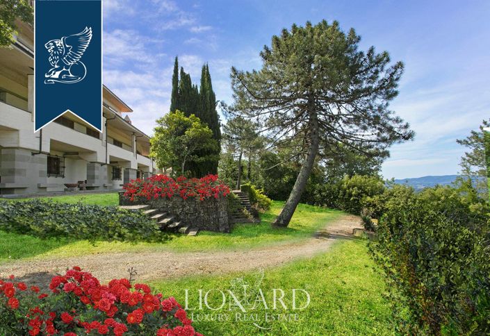 Image No.10-9 Bed Villa for sale