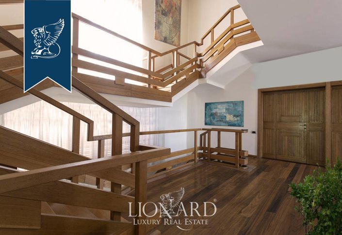 Image No.38-9 Bed Villa for sale