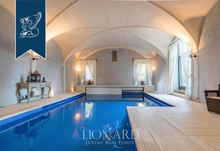 Image No.24-8 Bed Property for sale