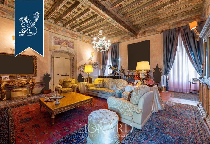 Image No.43-8 Bed Property for sale