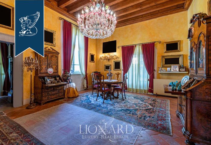 Image No.45-8 Bed Property for sale