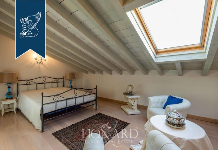 Image No.48-8 Bed Property for sale