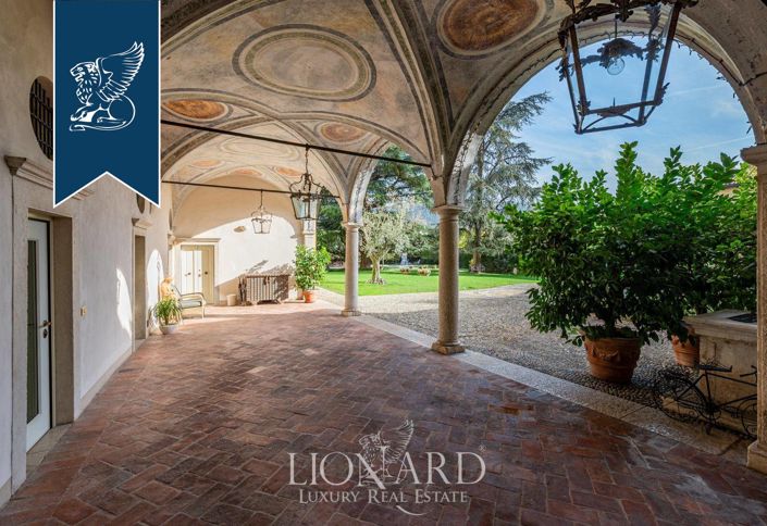 Image No.50-8 Bed Property for sale