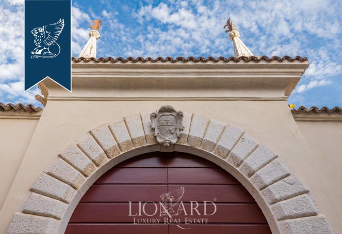 Image No.52-8 Bed Property for sale