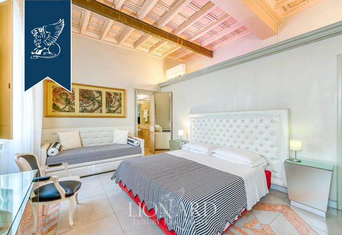 Image No.30-8 Bed Apartment for sale