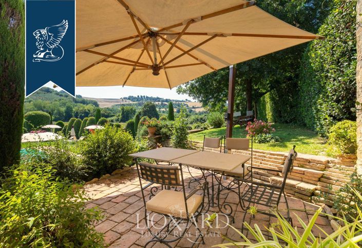 Image No.17-16 Bed Hotel for sale