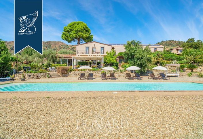 Image No.2-13 Bed Farmhouse for sale