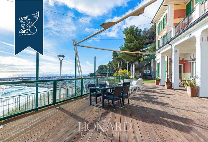 Image No.15-43 Bed Villa for sale