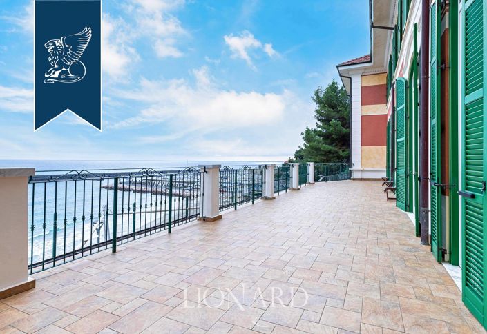 Image No.20-43 Bed Villa for sale