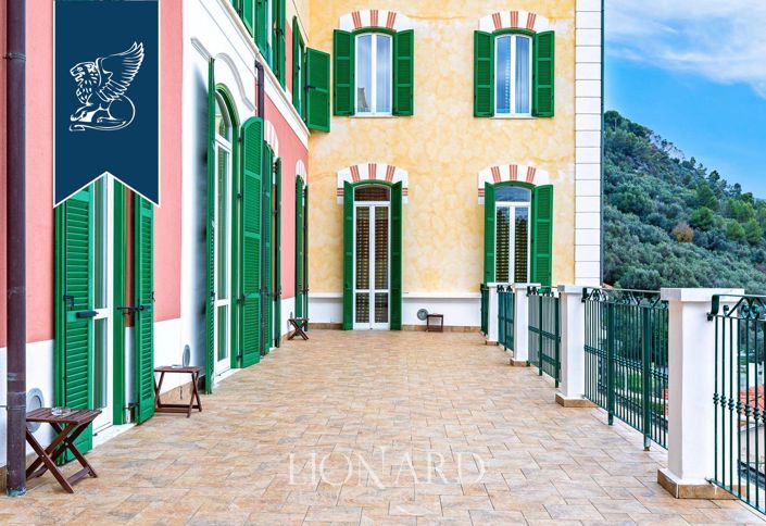 Image No.22-43 Bed Villa for sale