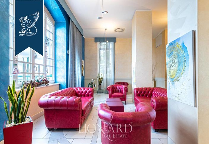 Image No.25-43 Bed Villa for sale