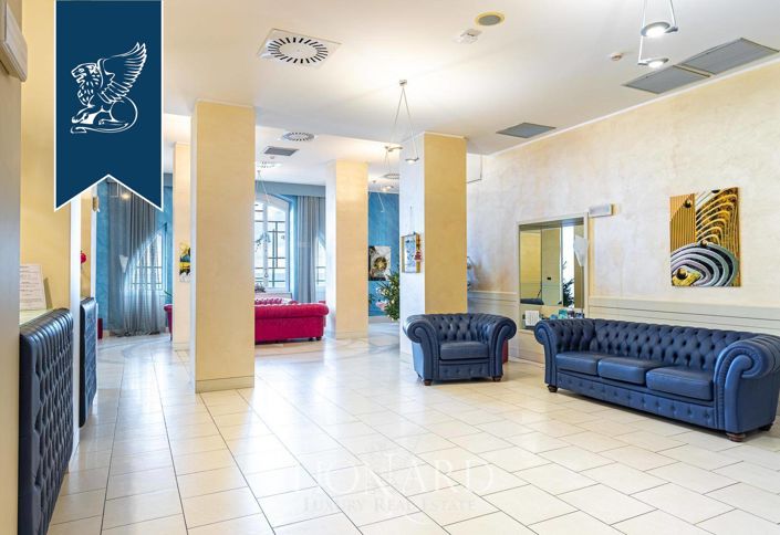 Image No.26-43 Bed Villa for sale