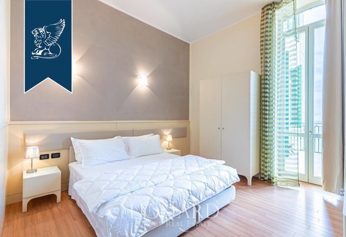 Image No.34-43 Bed Villa for sale