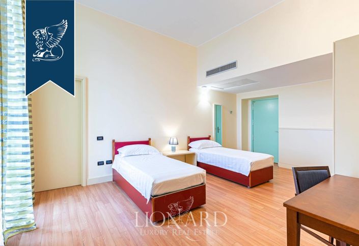 Image No.36-43 Bed Villa for sale