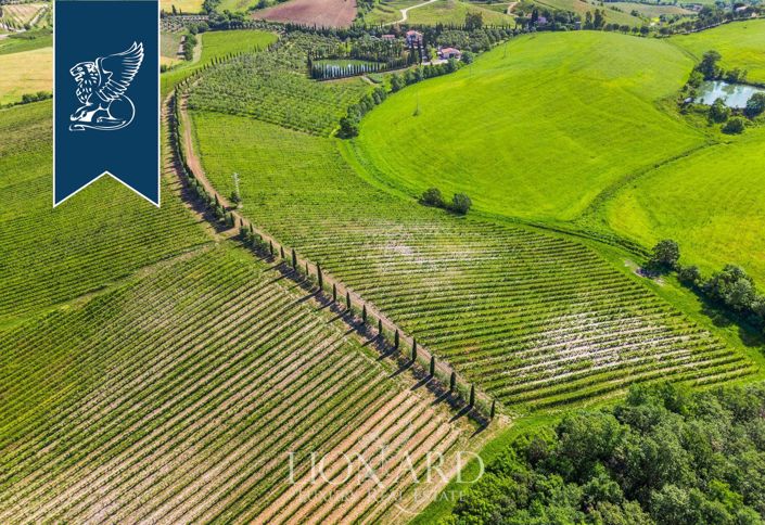 Image No.2-Ferme de 6 chambres à vendre à Manciano