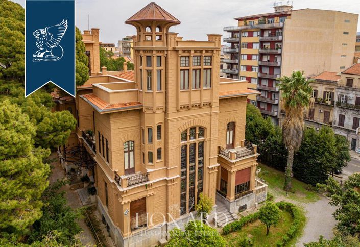 Image No.2-6 Bed Villa for sale