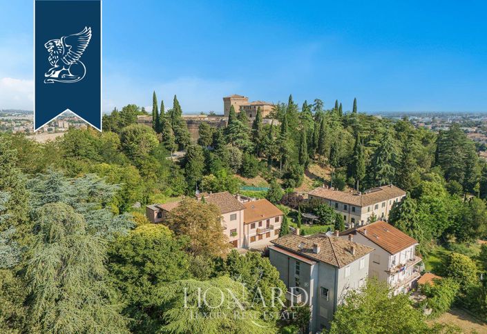 Image No.48-5 Bed Villa for sale