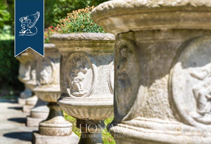 Image No.17-10 Bed Villa for sale