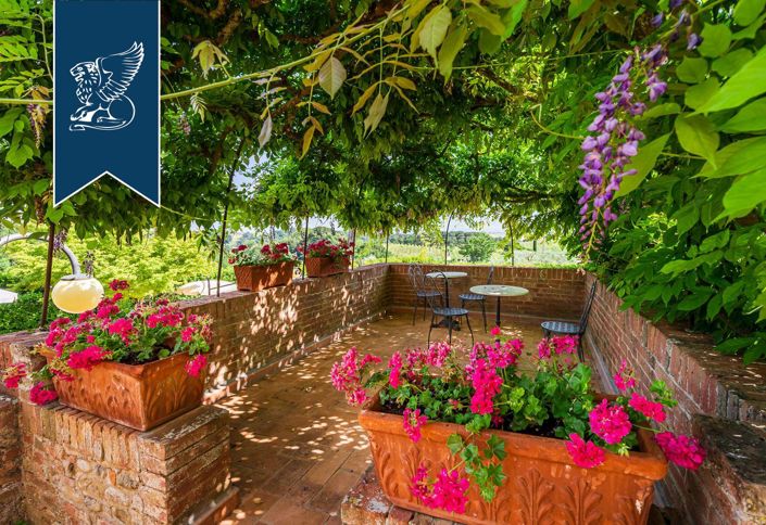 Image No.29-27 Bed Hotel for sale