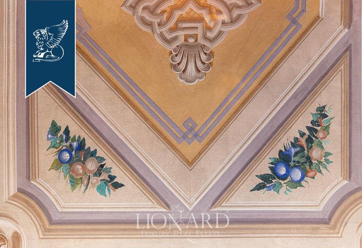 Image No.50-10 Bed Villa for sale