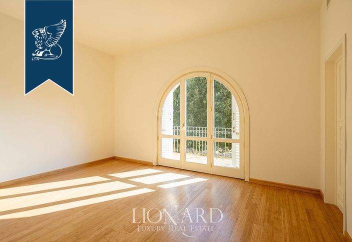 Image No.20-8 Bed Villa for sale