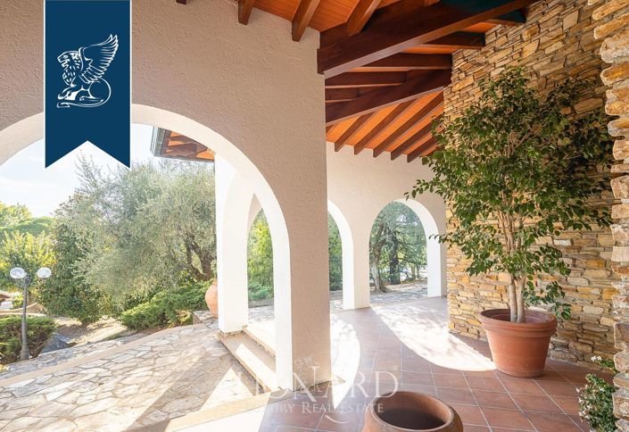 Image No.7-8 Bed Villa for sale