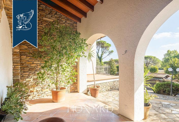 Image No.8-8 Bed Villa for sale