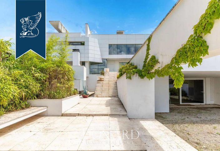 Image No.2-5 Bed Villa for sale