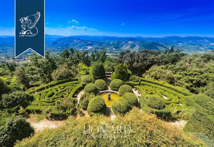 Image No.24-55 Bed Property for sale