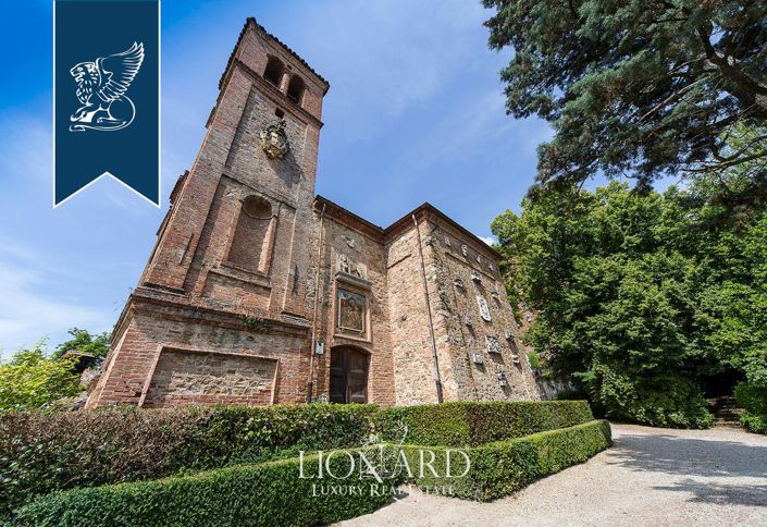 Image No.32-55 Bed Property for sale